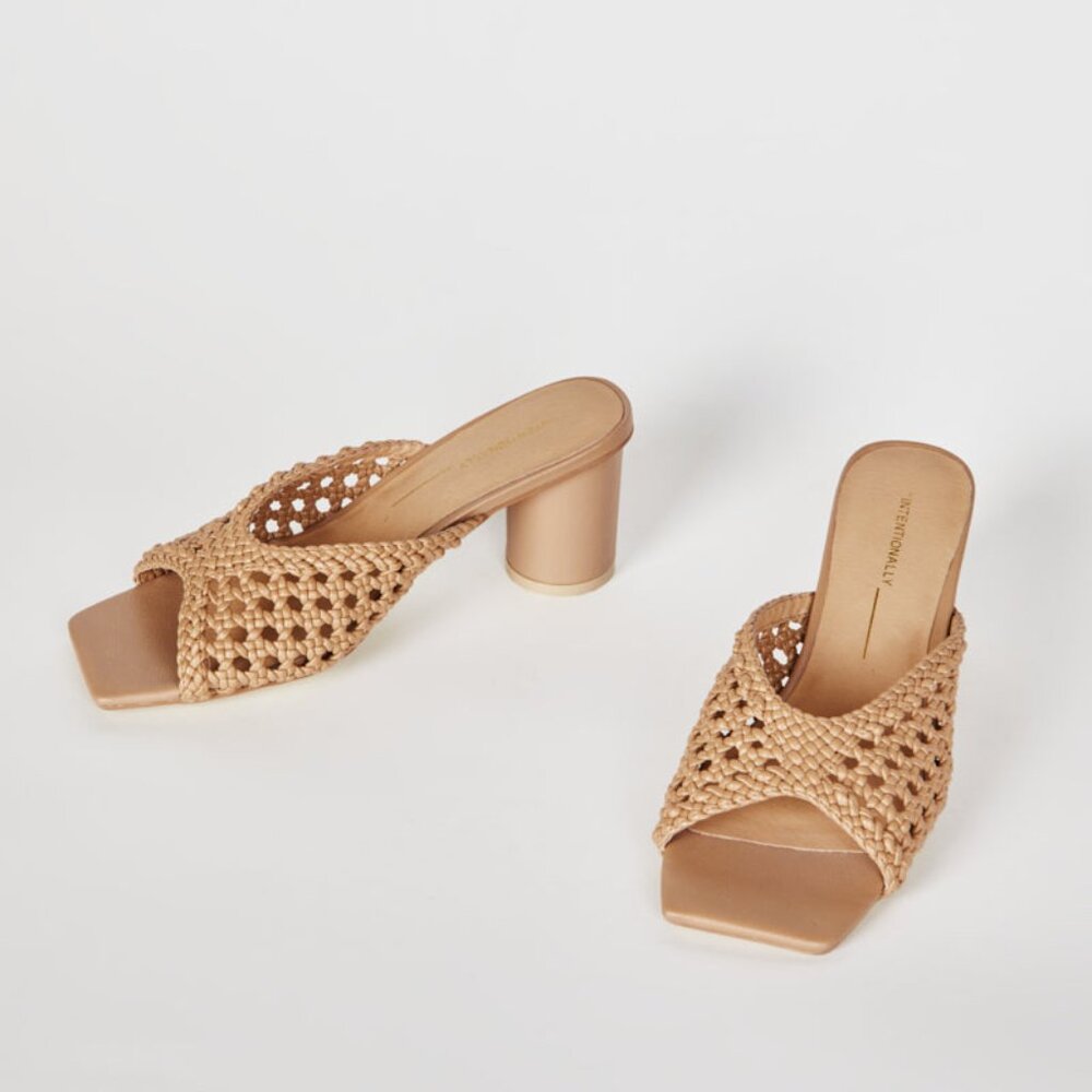 Intentionally Blank CASSANDRA VEGAN HEEL Size 7CLAY / SYNTHETIC / 7